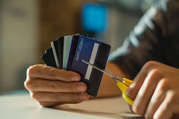How to Avoid Credit Card Debt: The Golden Rules of Cards